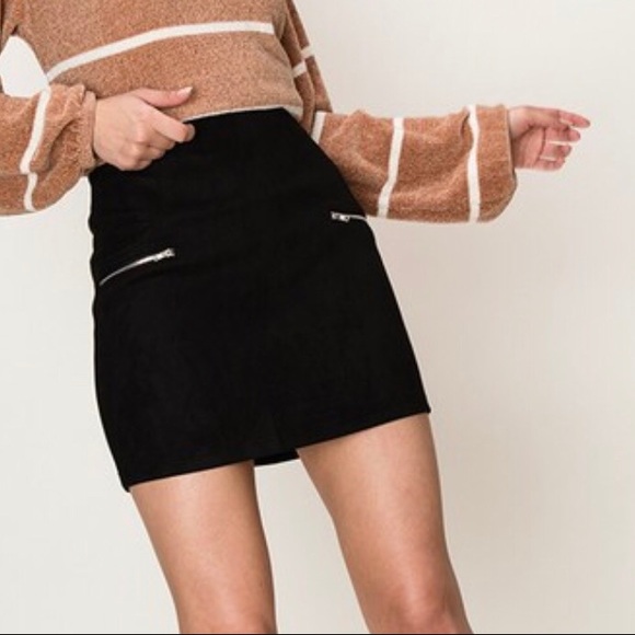 Dresses & Skirts - Hot! 🔥High-Rise Microsuede Black Mini Skirt